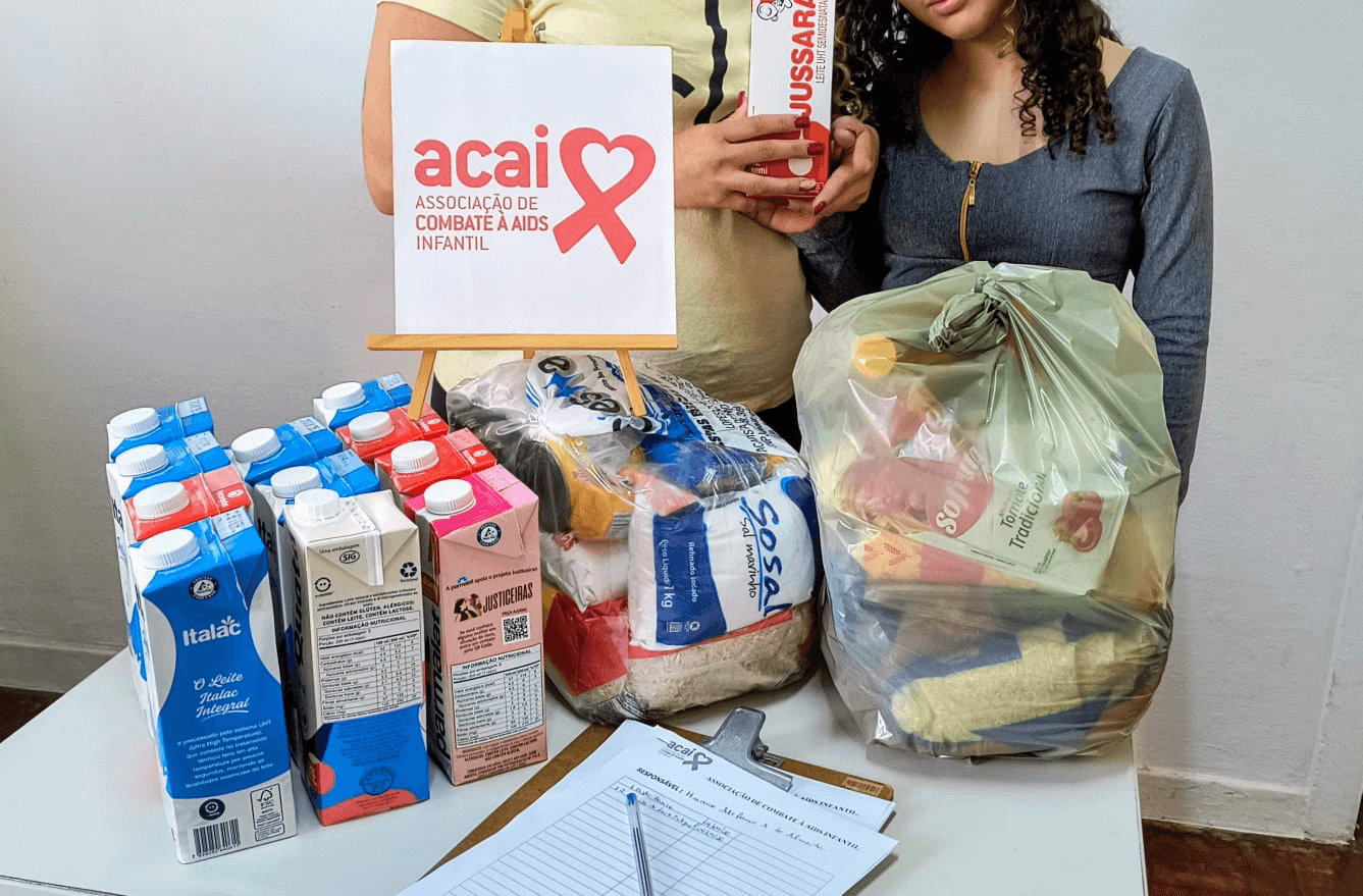 Doações de alimentos e leite organizadas pela ACAI