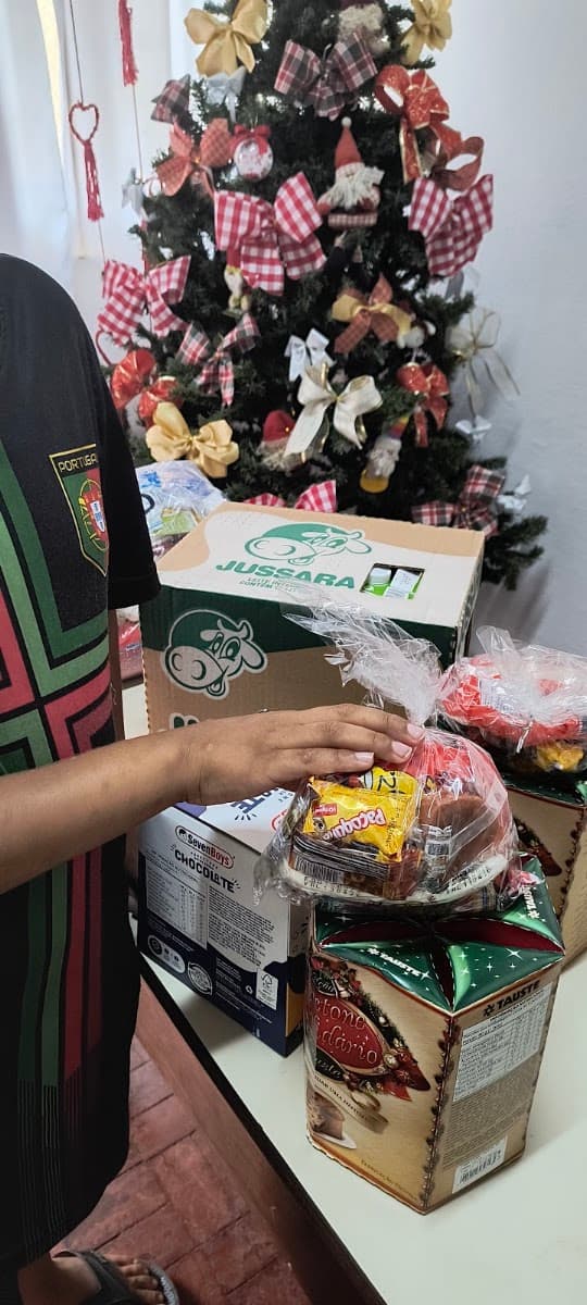 Participantes preparando kits de cuidado e higiene — registro 118