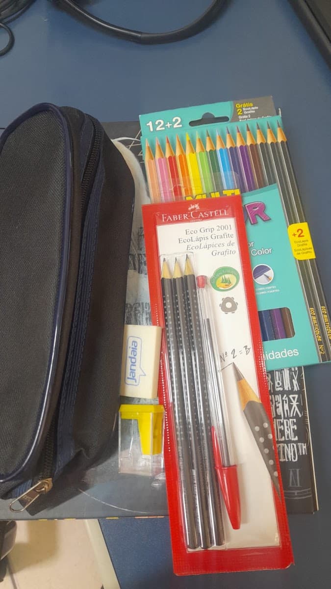 Participantes preparando kits de cuidado e higiene — registro 123