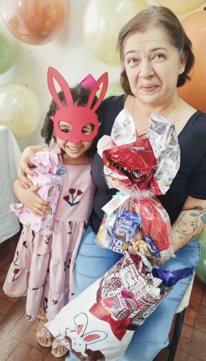 Crianças brincando com balões durante encontro da ACAI — registro 132