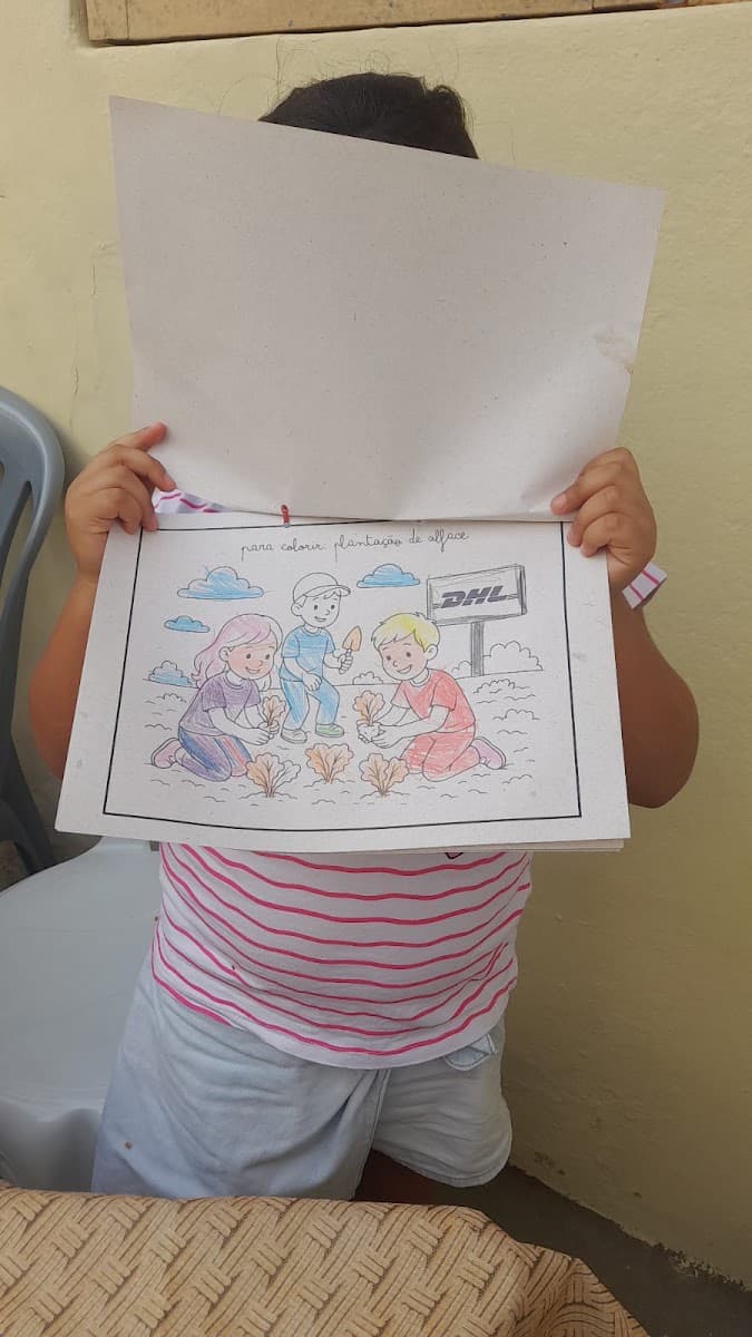 Participantes preparando alimentos em oficina de culinária — registro 146