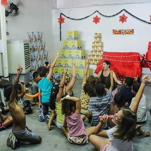 Voluntários registrando uma ação de apoio da ACAI — registro 182